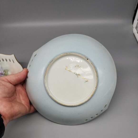 Set of 2 Vintage Handled shallow Bowls 1961 Floral Handpainted Gold Rim 8" - Picture 8 of 11